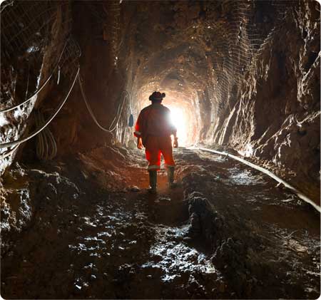 Método de extracción: Minería a cielo abierto y subterránea